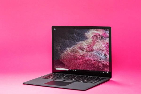 Surface laptop 2 chinh phục người dùng bởi phiên bản màu đen cá tính