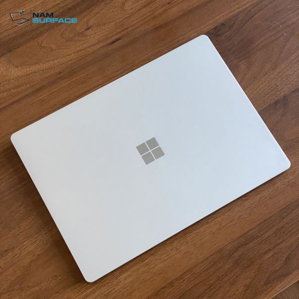 Microsoft Surface Laptop 2 sở hữu thiết kế đẹp, sang trọng và tinh tế